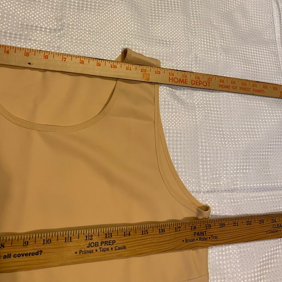 Womens Compression Tank in a 3XL. Women’s, beige - Picture 5 of 7